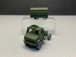 Mercedes Unimog Militär Fahrzeug Transporter Pritsche Plane Military Army 1:100 - Picture 1 of 12