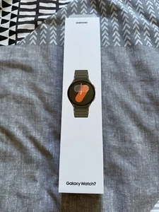 Samsung Galaxy Watch 7 40mm Bluetooth Smart Watch - Green SM-L300 New & Sealed - Picture 1 of 3