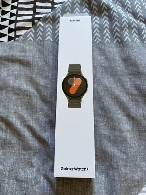 Samsung Galaxy Watch 7 40mm Bluetooth Smart Watch - Green SM-L300 New & Sealed - Image 1 of 3