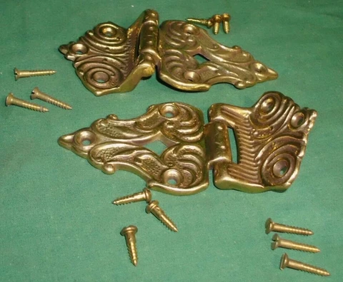 FANCY BRASS ICE BOX HARWARE PAIR OFFSET HINGES & SCREWS, VINTAGE NEW 1950's! Cover