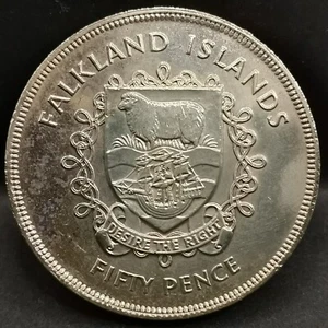 50 PENCE 1977 25 ANS COURONNEMENT ELIZABETH II FALKLAND / ILES MALOUINES / CUPRO - Imagen 1 de 3
