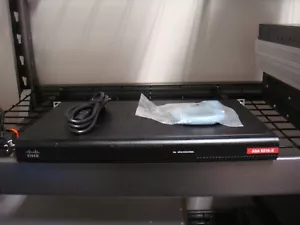 Cisco ASA5516-X Appliance firewall per la sicurezza di rete adattiva 8 porte con unità di memoria a stato solido 100 GB - Foto 1 di 5