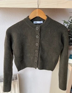 ****Zara Damen kurze Strickjacke Gr. 34/XS Khaki, olivgrün NEU**** - Bild 1 von 7