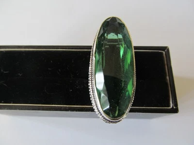 NEW OBLONG FACETED PERIDOT GREEN CRYSTAL COCKTAIL STERLING SILVER RING (SIZE 6) - Image 1 of 4