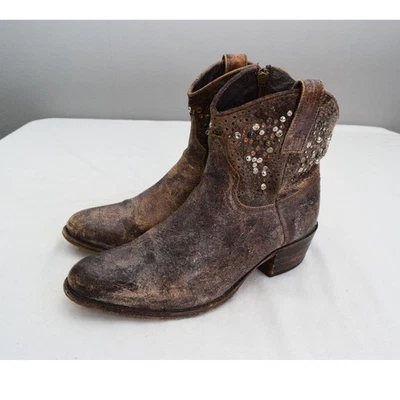 Botas de cuero marrón envejecido Frye Deborah 7 detalles con tachuelas cremallera en el tobillo Foto 1 de 4