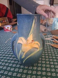 ROSEVILLE POTTERY,  130-6 ZEPHYR LILY, BLUE BULBOUS FLOWER VASE, 6”  2 CHIPS - Picture 1 of 6