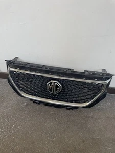 MG HS STOßSTANGE VORNE OBEN GRILL 2018 BIS 2021 ORIGINAL 10021164 - RISSSCHADEN - Bild 1 von 5