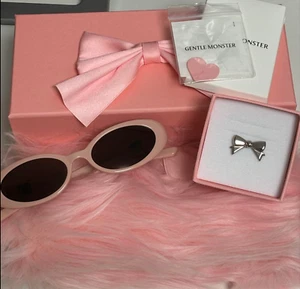 Gentle Monster x Jennie Jentle Salon Hush P7 Pink Sunglasses Black Pink - Picture 1 of 6