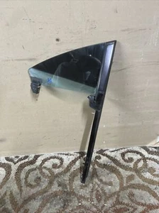 07-11 Mercedes CLS550 CLS500 W219 Right Rear Vent Door Glass USED OEM - Picture 1 of 9