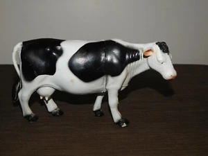 VINTAGE FARM ANIMAL TOY 8 1/2" LONG PLASTIC HOLSTEIN COW - Picture 1 of 12