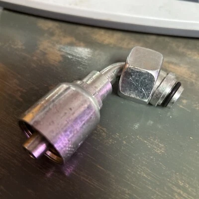 Montaje de manguera hidráulica estilo crimpado Parker 11C43-14-6 90 grados #6 tamaño de manguera Foto 1 de 4