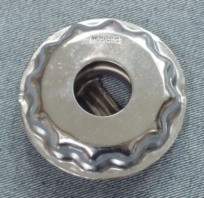 НОВАЯ ИЗ СТАРЫХ ЗАПАСОВ КРЫШКА МАСЛЯНОГО НАПОЛНИТЕЛЯ FORD MOTORCRAFT EC-508 D1ZZ-6766-A MUSTANG TORINO - Изображение 1 из 4