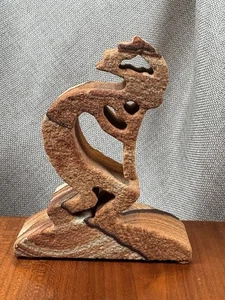 Statuina in pietra arenaria sud-ovest guerriero arte popolare Kokopelli Hopi nativo Am - Foto 1 di 6