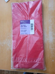 Papel de cubierta de mesa rojo Hallmark 54"x102" capa de plástico resistente al agua de colección nuevo en paquete - Imagen 1 de 3
