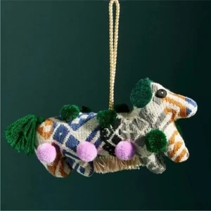 Anthropologie Ornament WELPE Hund DACKEL Webstoff hängend Weihnachtsbaum Neu mit Etikett - Bild 1 von 2