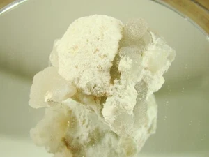 Mordenit & Chalcedon - 84 Gramm Mineralienpräparat - Bild 1 von 7