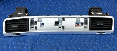 🛑 11-14 Volkswagen Touareg DASHBOARD RIGHT SIDE AIR VENT W/ BEZEL TRIM OEM 🛑 - Image 1 of 4