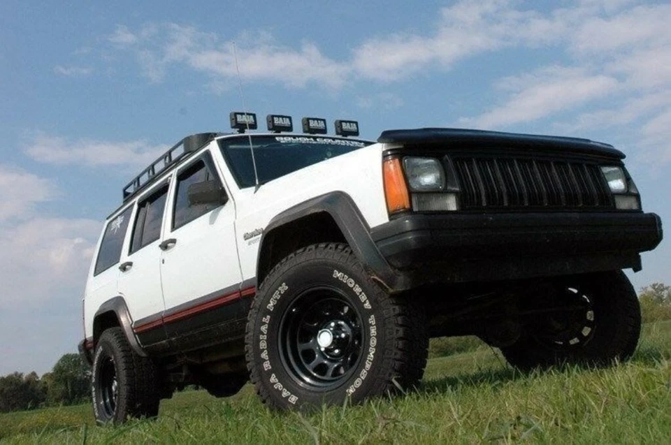 Rough Country 84-02 Jeep XJ Cherokee 3" Suspension Lift 670N2