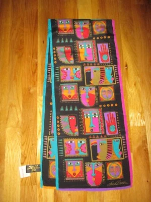 NUEVO CON ETIQUETAS Laurel Burch Negro Colorido Egipcio Rostros Máscaras 100% Seda Bufanda Oblonga 52" Foto 1 de 4