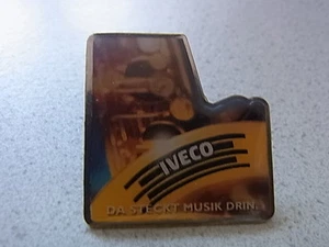 Pin aus Sammlung Iveco da steckt Musik drin gelb selten rar Sammlungsauflösung - Picture 1 of 1