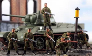 1/72 FLOZ Soviet Red Army Reconnaissance and Penetration Team 7 Soldiers No Tank - Picture 1 of 5