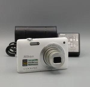 Nikon Coolpix S4300 16,0Mp Digital Camera Touchscreen White, Sd, Charger, Case - Foto 1 di 24