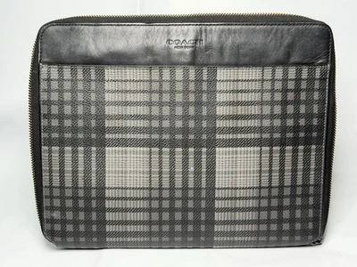 Coach Tech Case Signature Canvas Negro y Gris 11" x 9" F37989 Foto 1 de 3