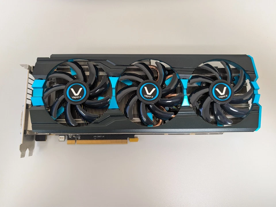 Sapphire Vapor-X R9 280X 3GB DDR5 PCI-E 299-1E210-208SA - Image 1 of 4