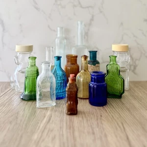 Lot Of Vintage Multicolored Mini Bottles - Picture 1 of 6
