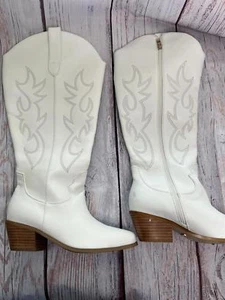Stylish Billini White Cowboy Boots - Size 6 - Picture 1 of 6