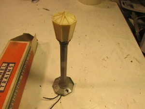 Lionel 71 lamp post with original box, needs rewiring - Picture 1 of 8