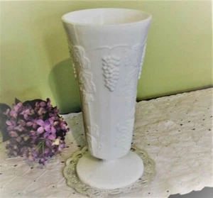 Milchglas Vase Trauben und Ranken 10 cm Blumenvase Vintage Mid Century Modern - Bild 1 von 4
