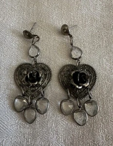 Vintage Heart Chandelier Earrings - Silvertone and Crystal Rhinestone Dangle - Bild 1 von 7