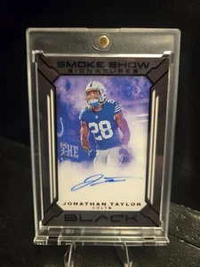 Panini Black Smoke Show Signatures 2022 Jonathan Taylor #SM-JTA/25 Colts - Imagen 1 de 2