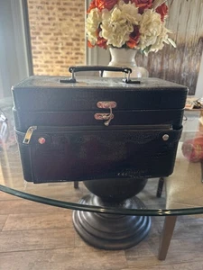 Cosmetic Jewelry Travel Case - Picture 1 of 8