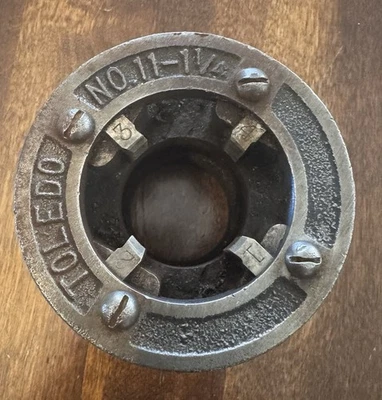 Toledo No 11 1 1/4” Pipe Threading Die Heads - Image 1 of 4