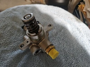 PORSCHE CAYENNE PANAMERA & MACAN OEM GENUINE ORIGINAL HIGH PRESSURE FUEL PUMP - Picture 1 of 10