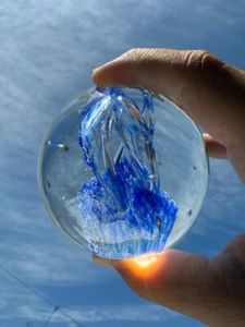 Fermacarte in vetro artistico trasparente blu spirale vortice - Foto 1 di 8