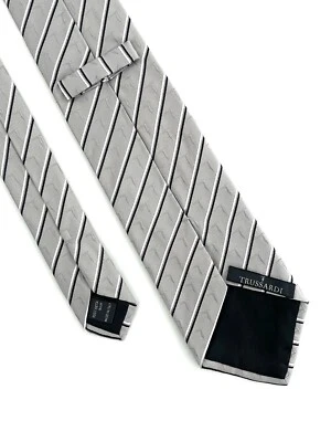 Gravata Trussardi. Seda 100%. Logotipo.  Feito na Itália. Estado ideal - Imagem 1 de 4