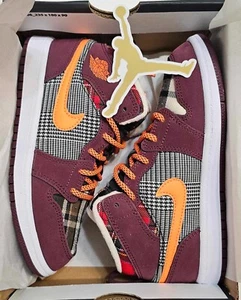 Nike Air Jordan 1 Mid SE (PS) Night Maroon/Total Orange FD5461-608 Size 1Y - Picture 1 of 5