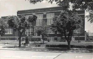 Cartolina Abilene Kansas High School RPPC LP27 - Foto 1 di 2
