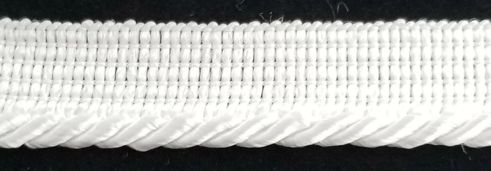 Cordón giratorio con recorte de tuberías de labios - 8 yardas - ¡Muchos colores disponibles! Foto 1 de 1