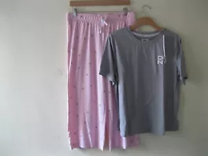 DKNY 2 Pezzi PJ Set Manica Corta T-Shirt e Pantalone Capris Grigio/Rosa M (0979 - Foto 1 di 5