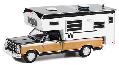 GREENLIGHT - DODGE Ram D-250 Royal SE nero 1990 con camper Winnebago sotto bl... - Immagine 1 di 2