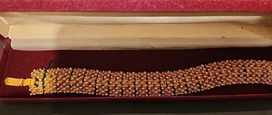 Bracciale Vintage Sarah Coventry Textured GoldTone Nuovo con scatola, bellissimo, mai indossato (577) - Foto 1 di 5