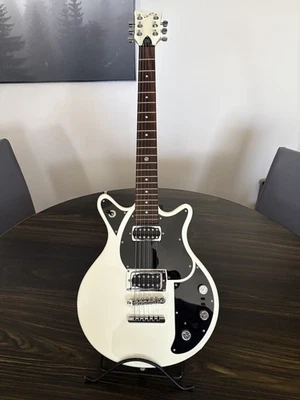 Rare First Act Limited Edition  Volkswagen Garage Master Guitar White VW - Image 1 of 4