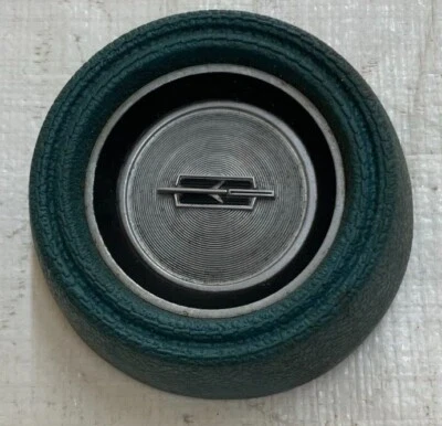 68 Oldsmobile Delta 88 Tapa de bocina Cromo Volante Botón Placa de identificación Interior Foto 1 de 4