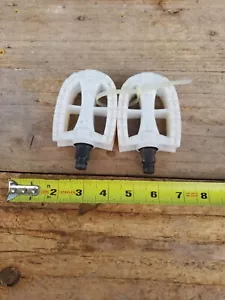 NEW Kids 1/2" True White Small Bicycle Replacement Pedal w Reflectors - Picture 1 of 3