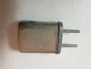 M-Tron 426 Radio Crystal 37.600 MHz Leads: 1mm X 6mm long X 5mm Spaced Vintage - Photo 1/13