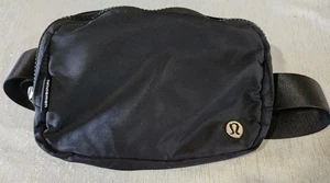 Lululemon Everywhere Gürteltasche - schwarz - verstellbarer Riemen - Crossbody - Bild 1 von 6
